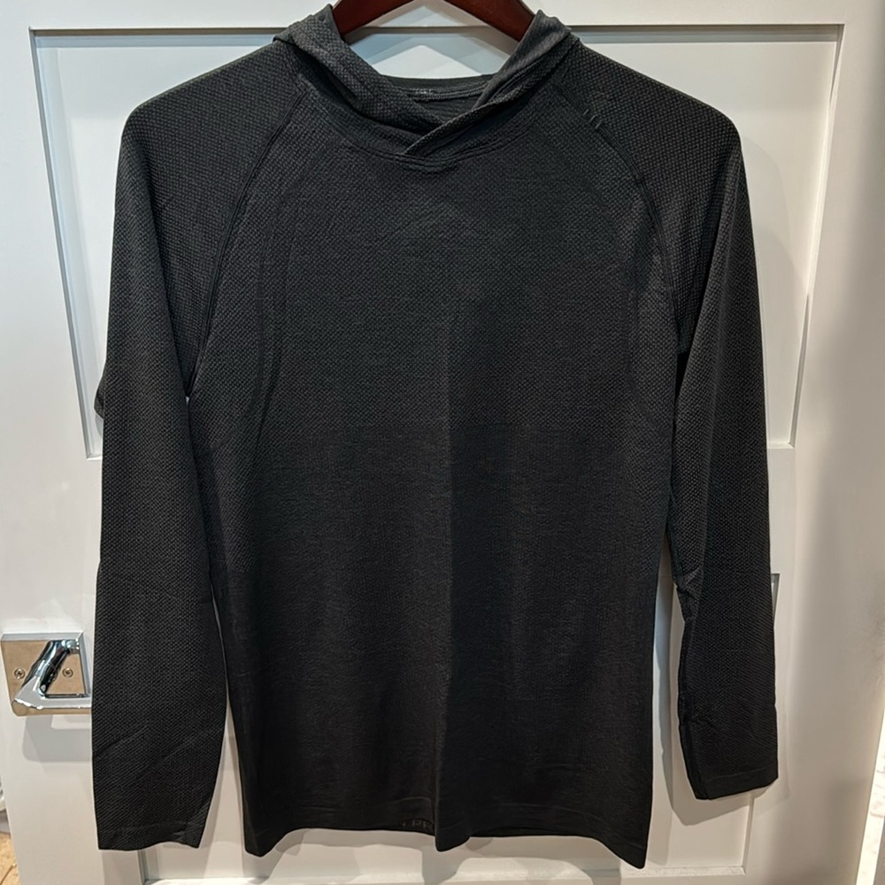 Lululemon Men’s Small Metal Vent Tech Long Sleeve